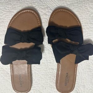 Arizona Jeans Co black fabric sandals. Size 8. Great condition.